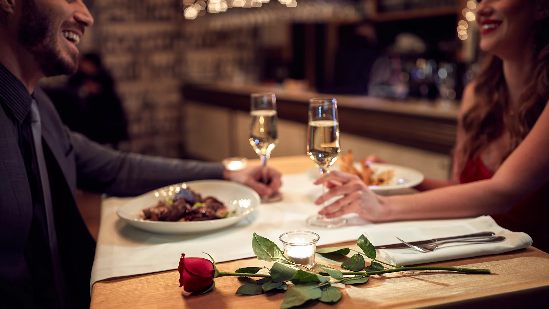 Couple having romantic dinner - things to do in Fredericksburg VA