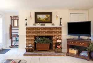 Isabella's Suite living room with decorative fireplace and flatscreen TV
